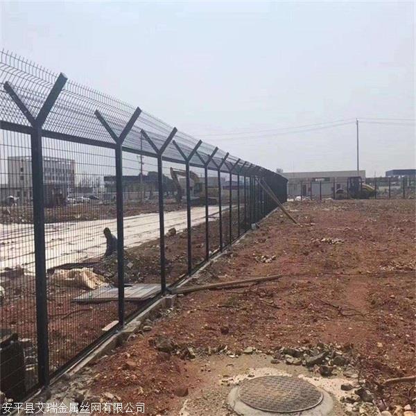 北京機(jī)場圍欄網(wǎng)-機(jī)場防護(hù)網(wǎng)-飛機(jī)場鐵絲網(wǎng)圍界